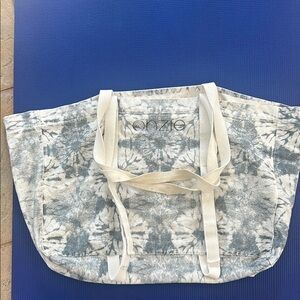 Onzie Blue and Cream Tote Bag